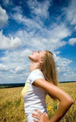 girl looking at sky